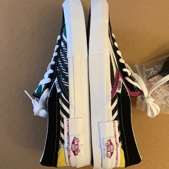 Vans - Picture 13 of 15